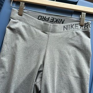 Nike Pro Women’s Capri Leggings Size M